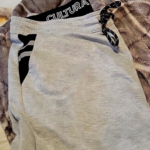 Like New size large Cultura Sweats - Picture 1 of 2